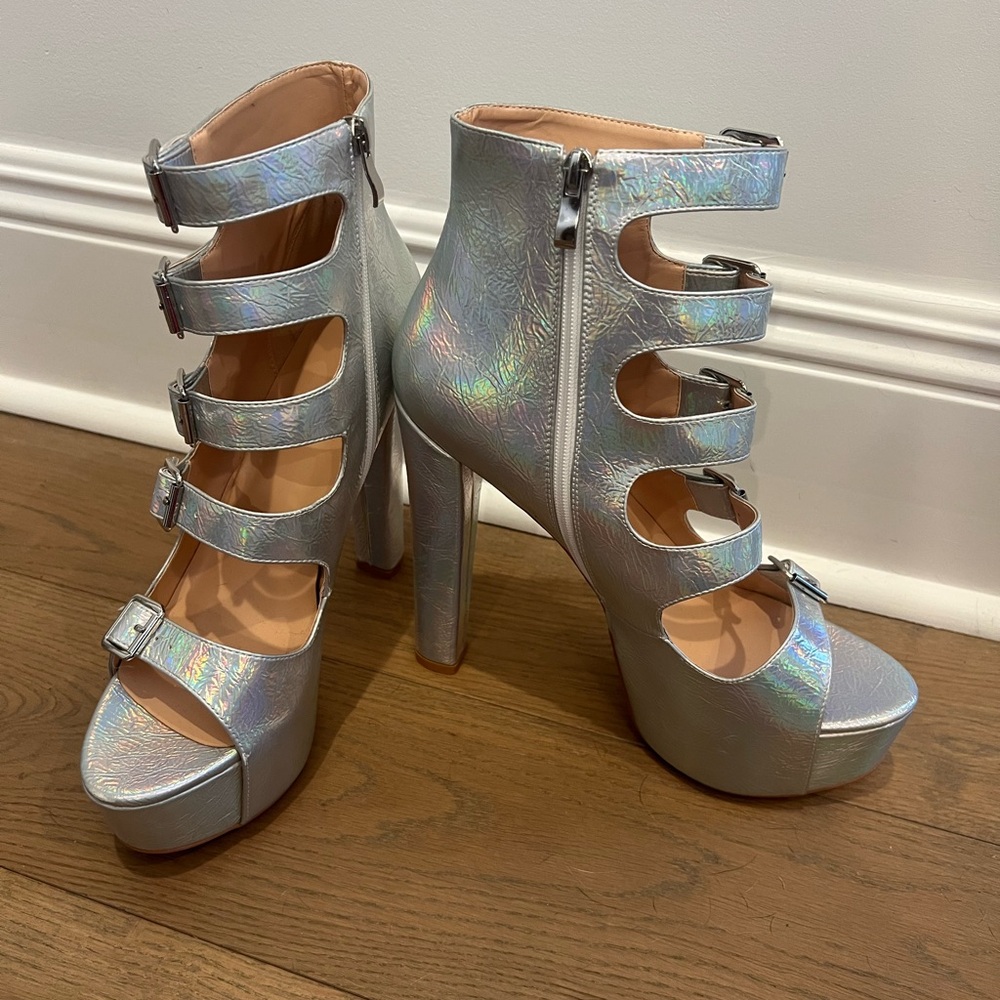 Holographic Silver OnlyMakers sz 13 heel NWOT